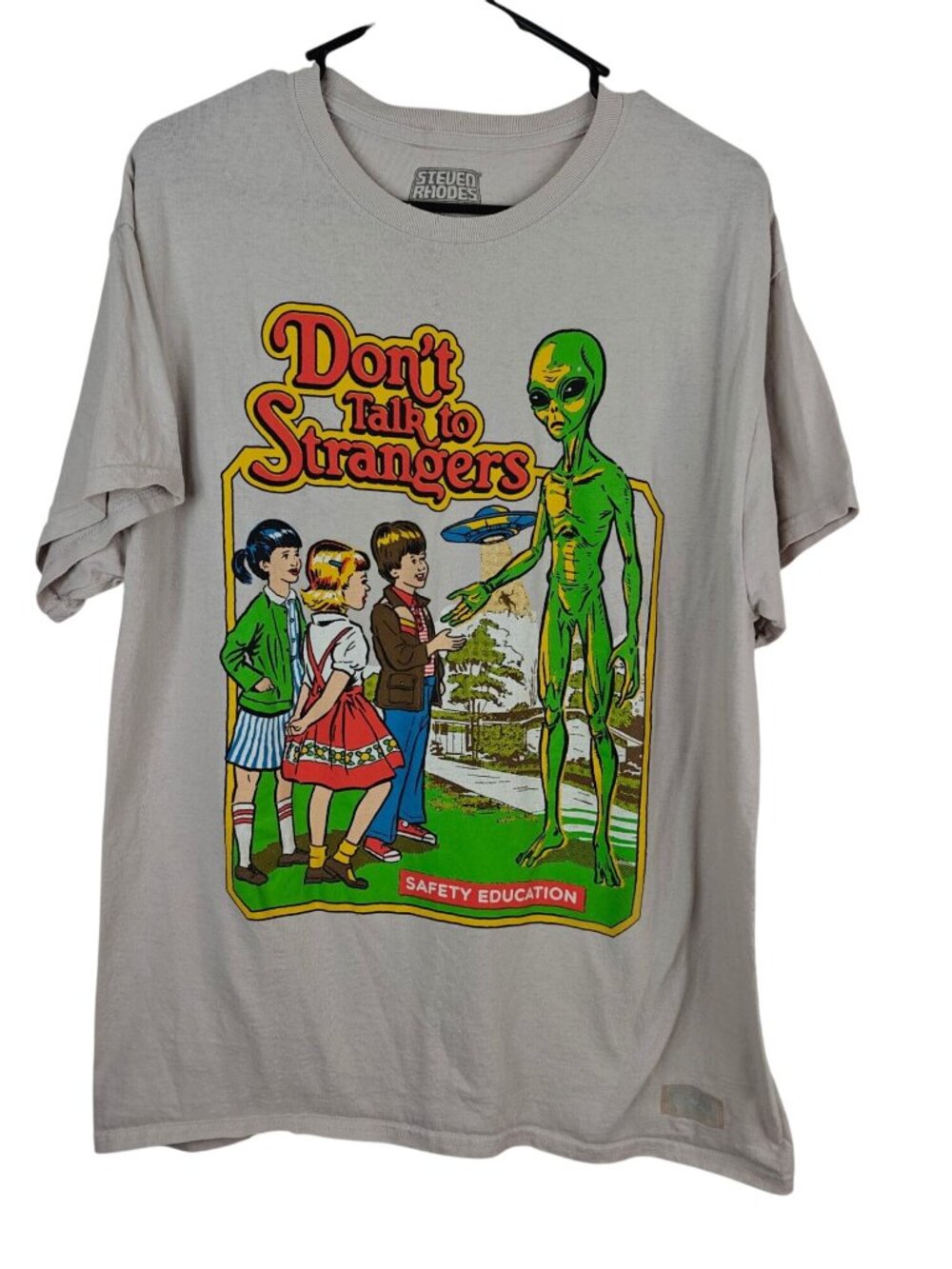 Don't Talk To Strangers Alien Graphic T-Shirt Size Large Steven Rhodes Beige